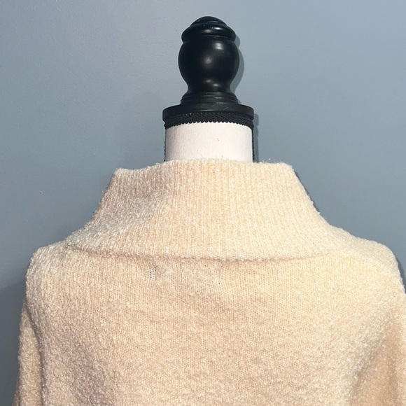 lillusory- Cream quarter zip - Picture 4 of 6